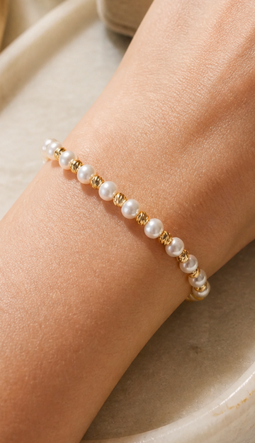 Gold & pearl fine bracelet