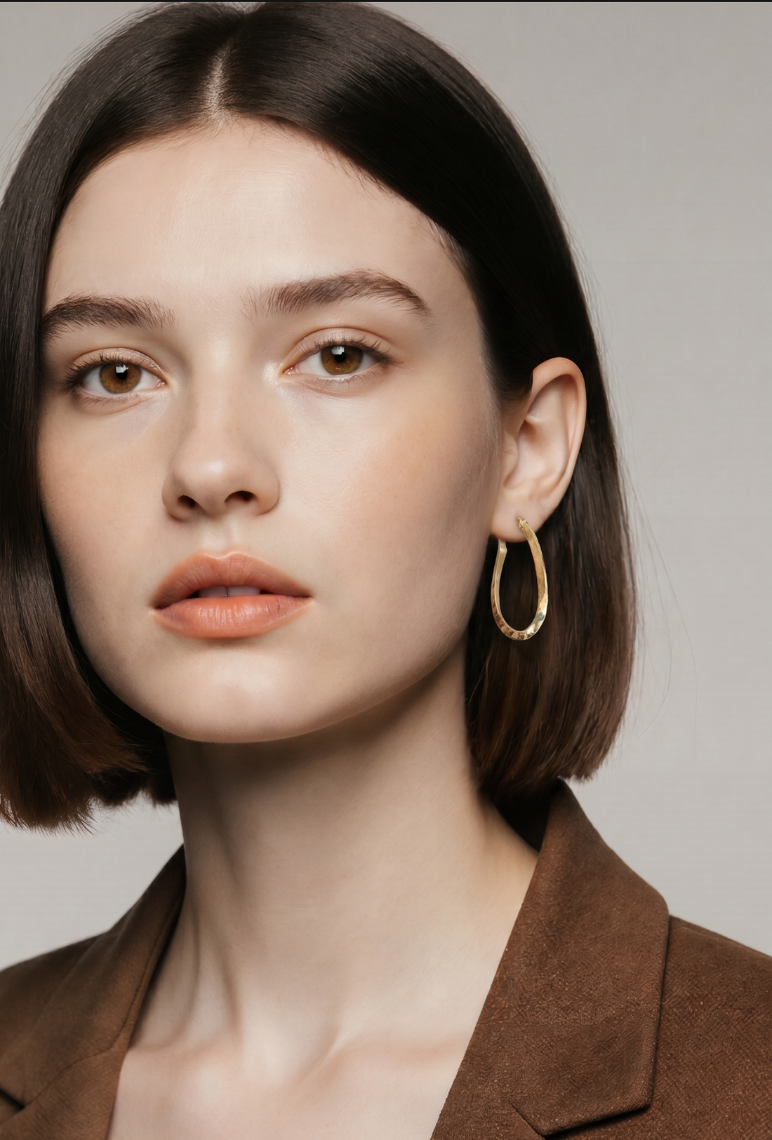 18k Gold Simple Oval Hoop