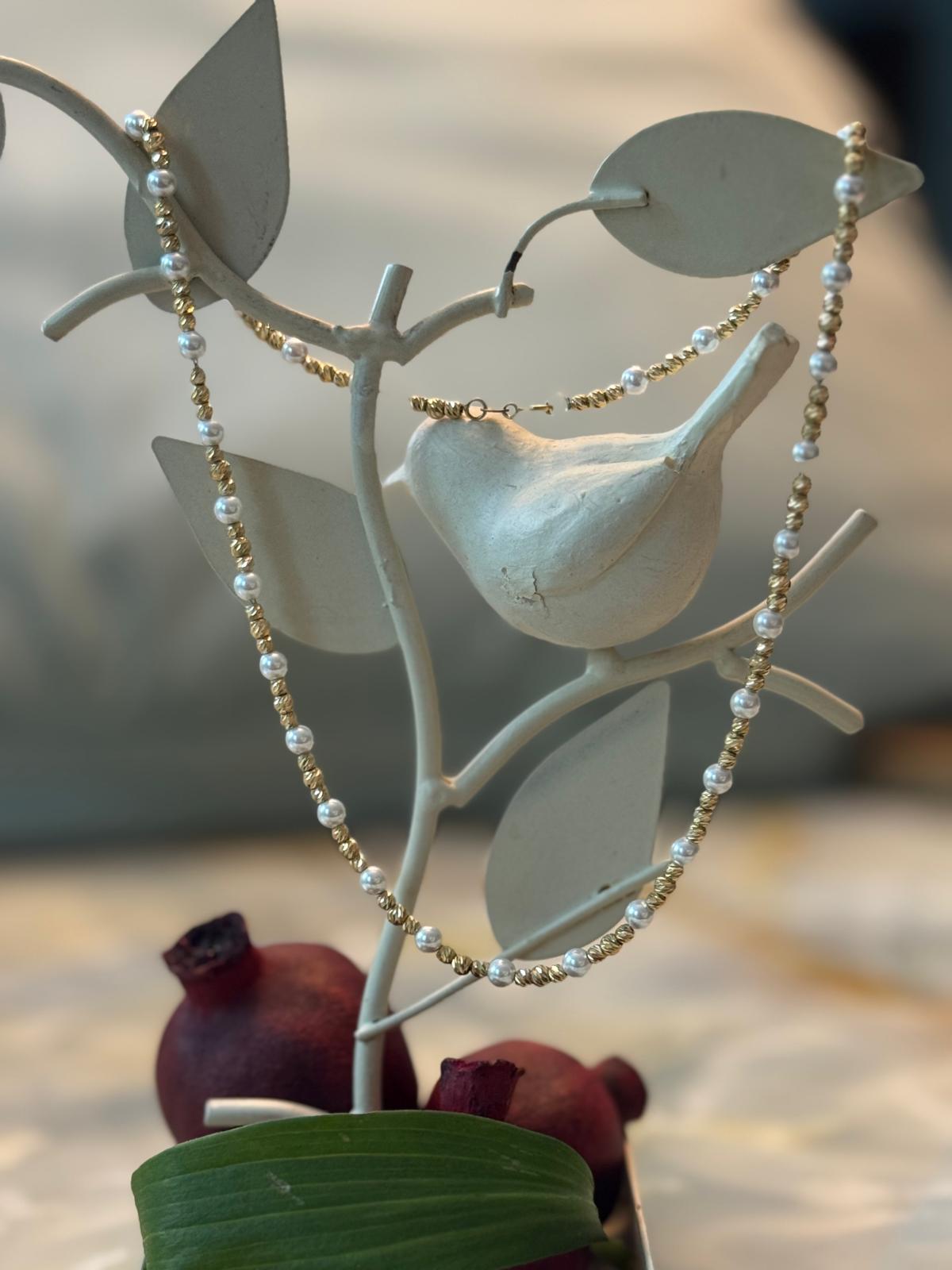 Solid gold and imitation pearl necklace