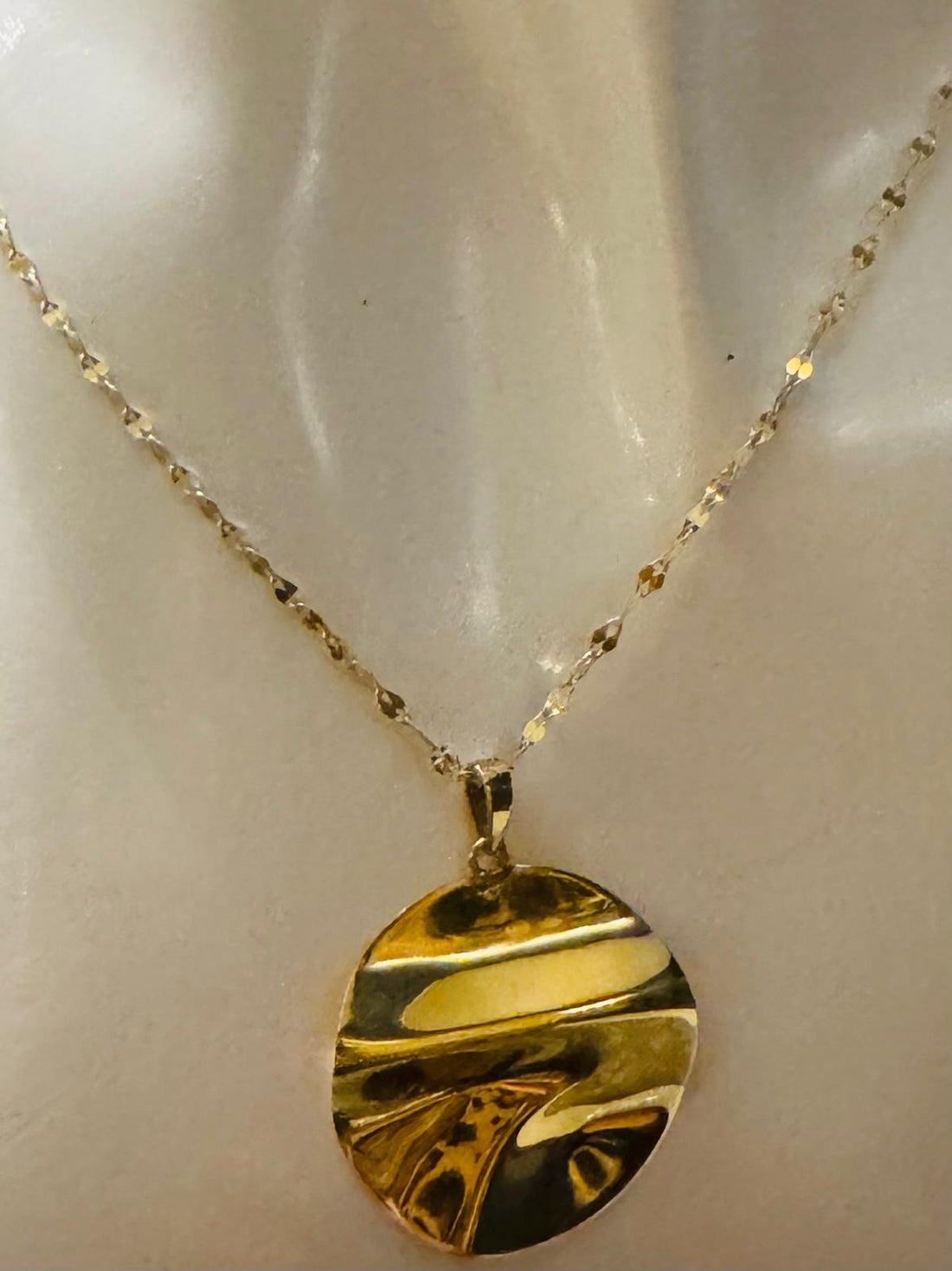 Hammered gold pendant
