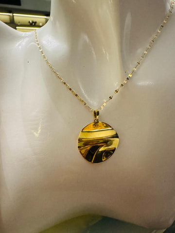 Hammered gold pendant