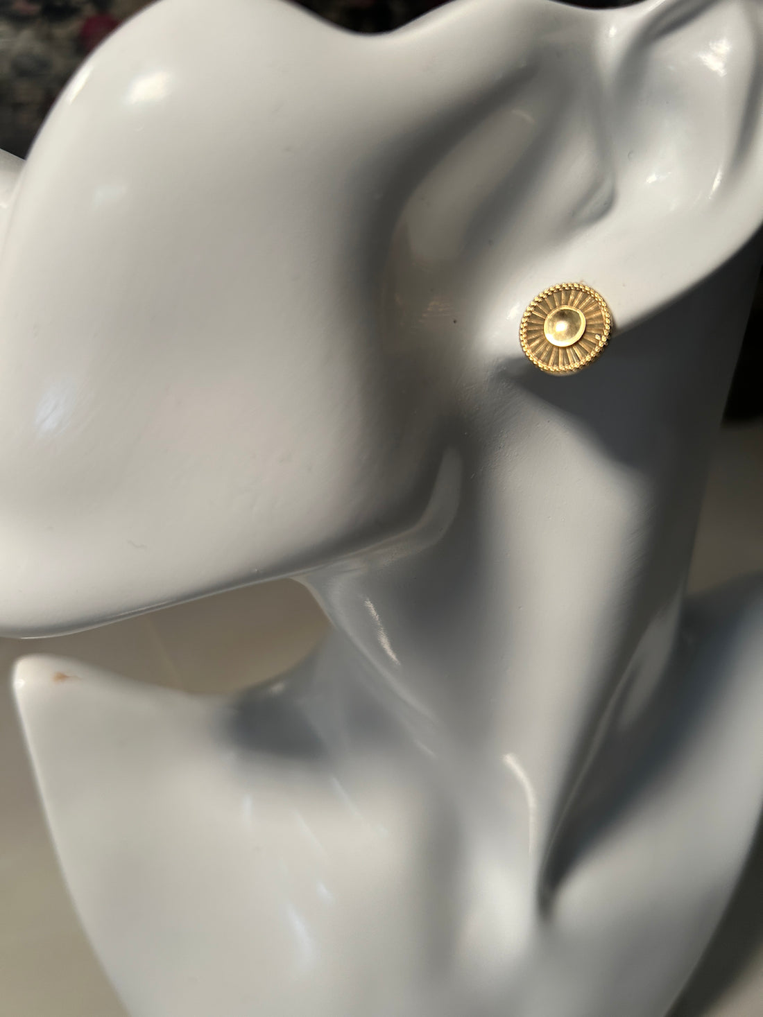 18k Button studs