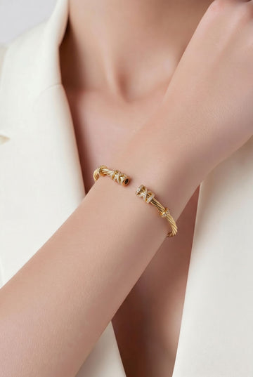 18k Yellow Gold Twisted Bangle With Zirconia - 7g (Approx)