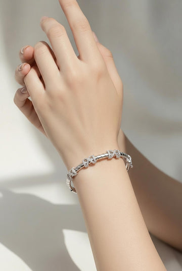 18k White Gold Bangle With Zirconia - 9g (Approx)