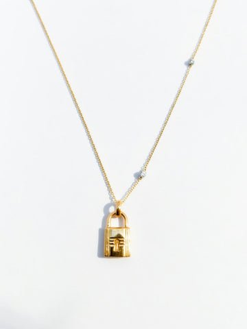 18k Gold Padlock Pendant Necklace With Diamond Chain - 4.76g (Approx)