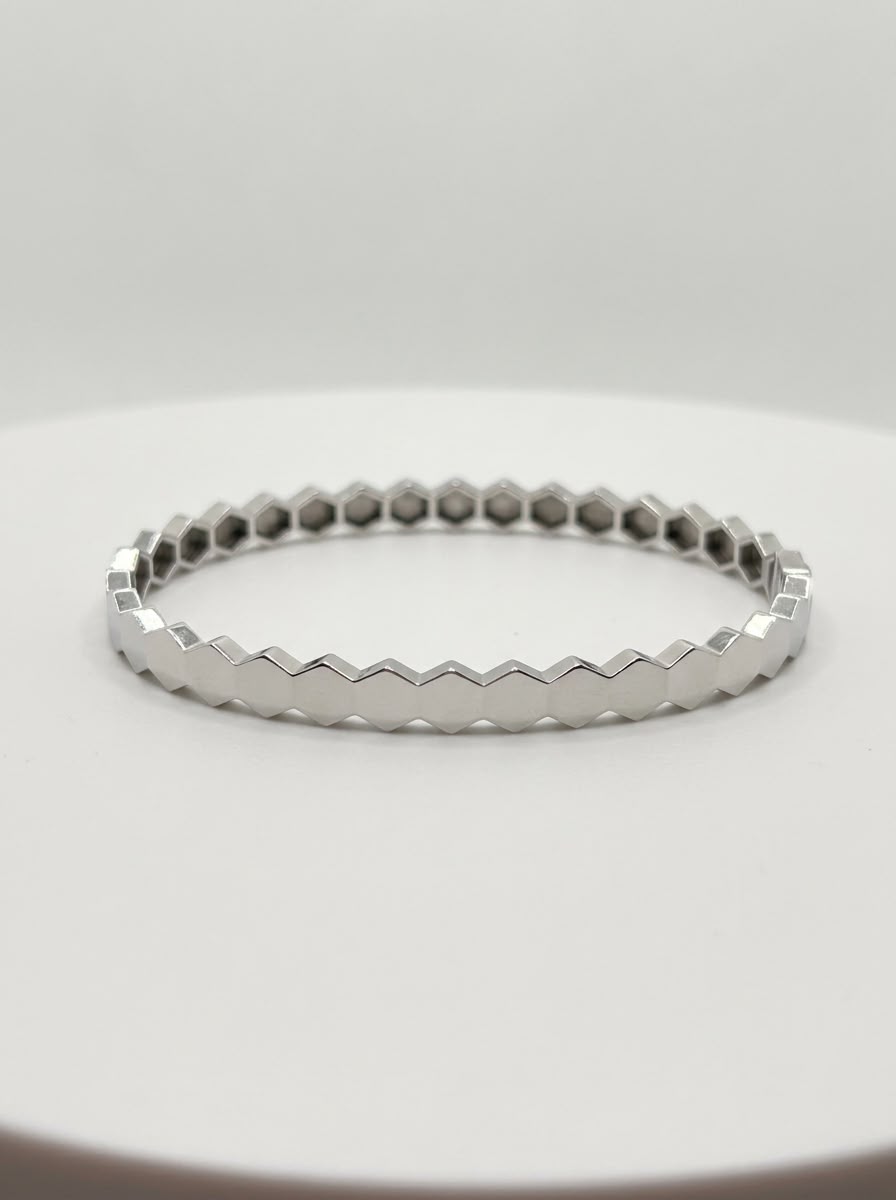 18k White Gold Honeycomb Bangle - 7.5g (Approx)