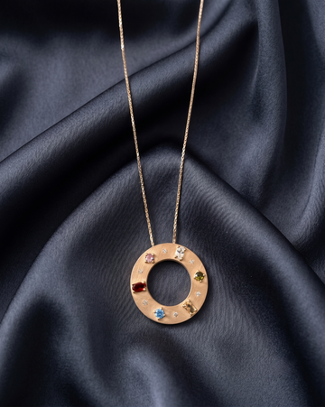 18k Circle Pendant With Zircon And Chain - 7g (Approx)